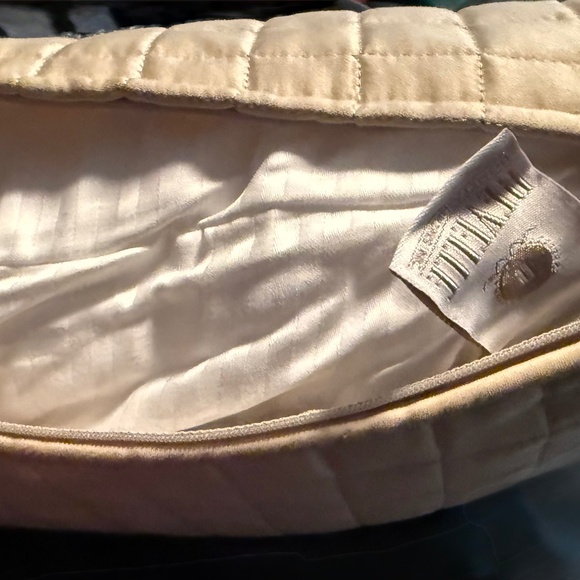 BNWOT rectangle cushion with quilt pattern - Picture 3 of 4